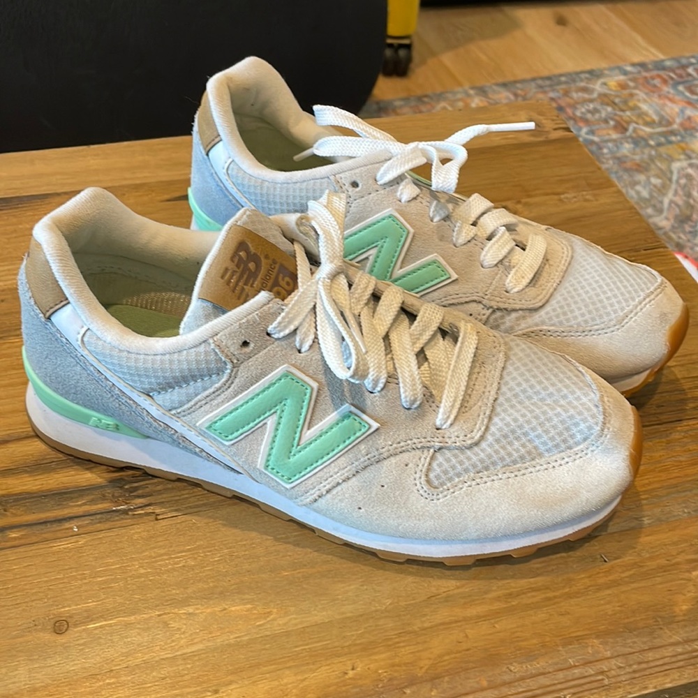 New balance 696